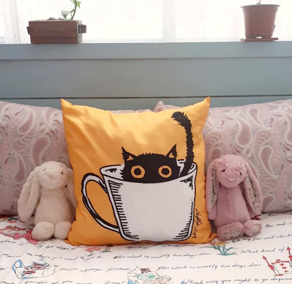 Cojín Gatito en Taza